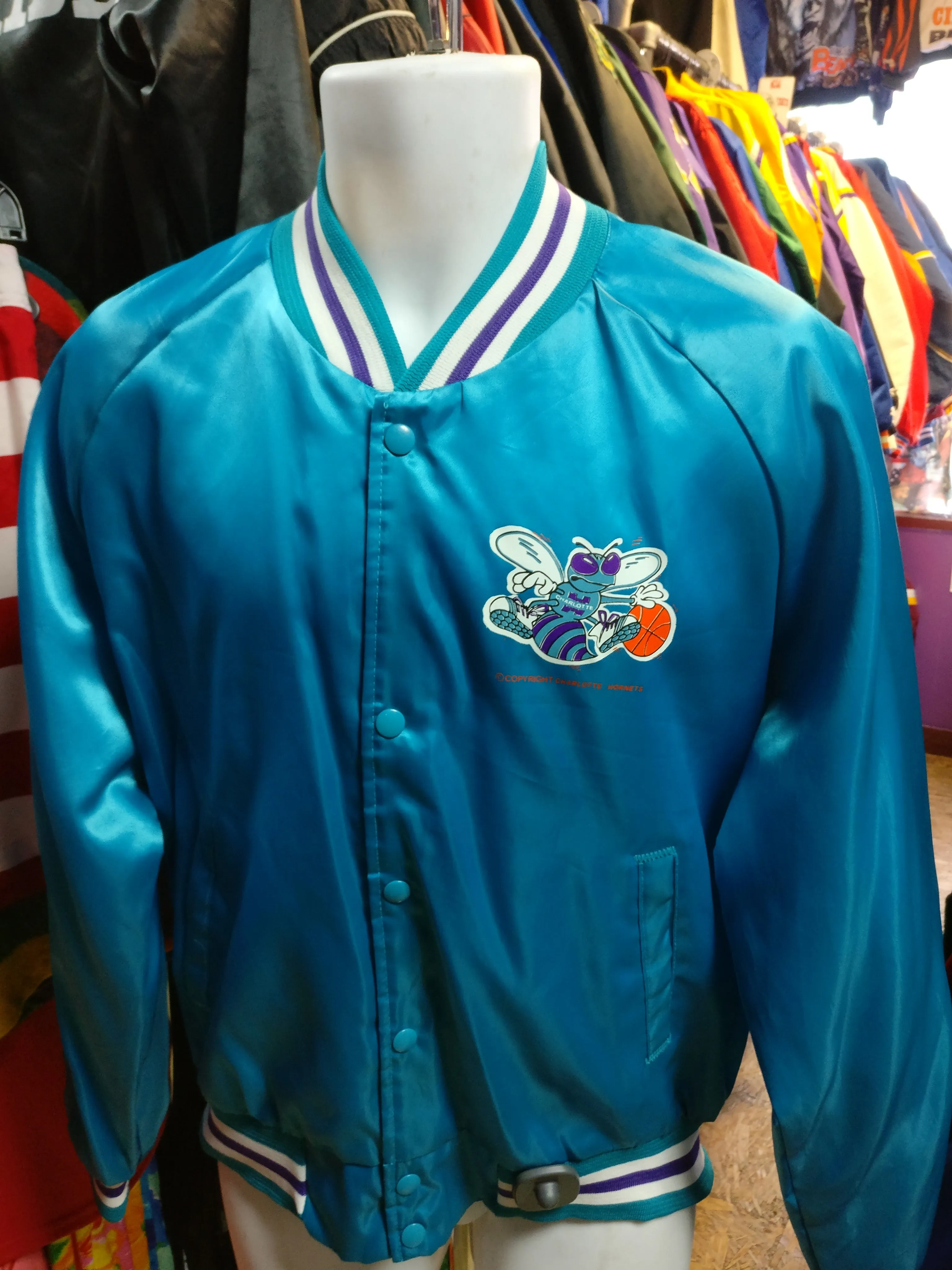 Vintage 80s CHARLOTTE HORNETS NBA Back Print Chalk Line Nylon Jacket L