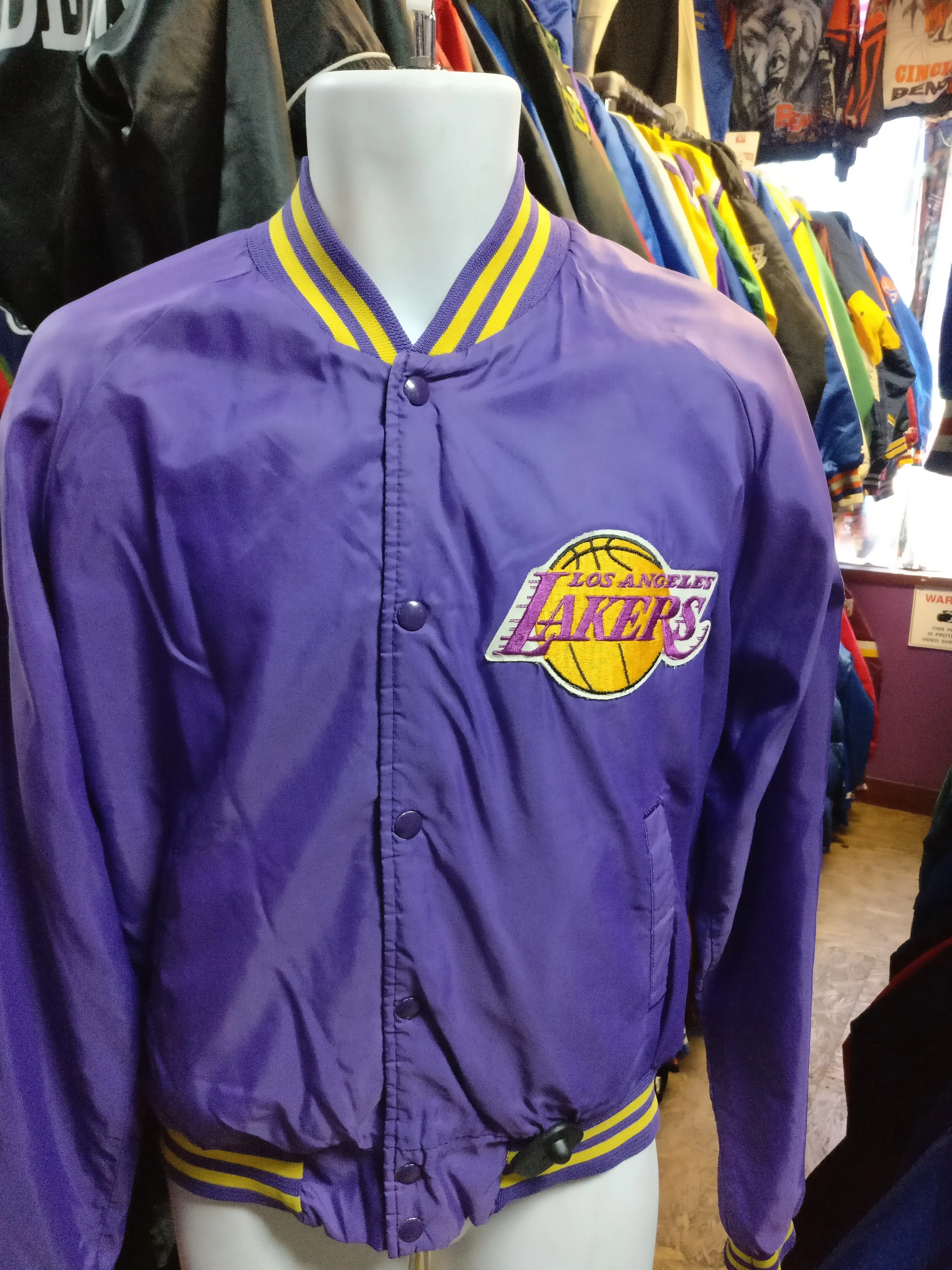 Vintage 80s LOS ANGELES LAKERS NBA Chalk Line Nylon Jacket L